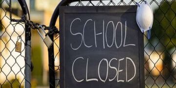 छात्र की मौत से फैलने लगी नोएडा के एक निजी स्कूल में अफवाहें