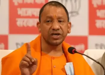 बम से उड़ाने की धमकी