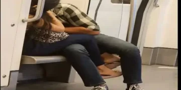 Delhi Metro Viral Video
