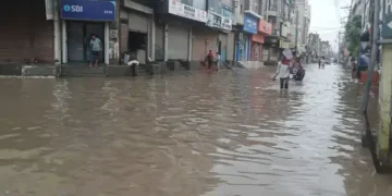 लोगों के घरों व दुकानों में पानी घुस आया