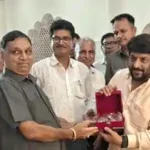 समिति की ओर से गोपाल कांडा को स्मृति चिन्ह भेंट किया गया।