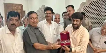 समिति की ओर से गोपाल कांडा को स्मृति चिन्ह भेंट किया गया।